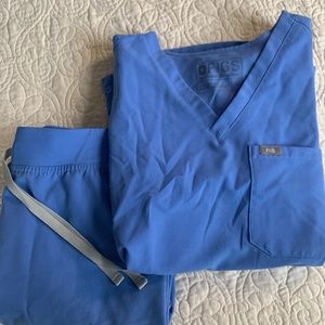 FIGS Scrub Set